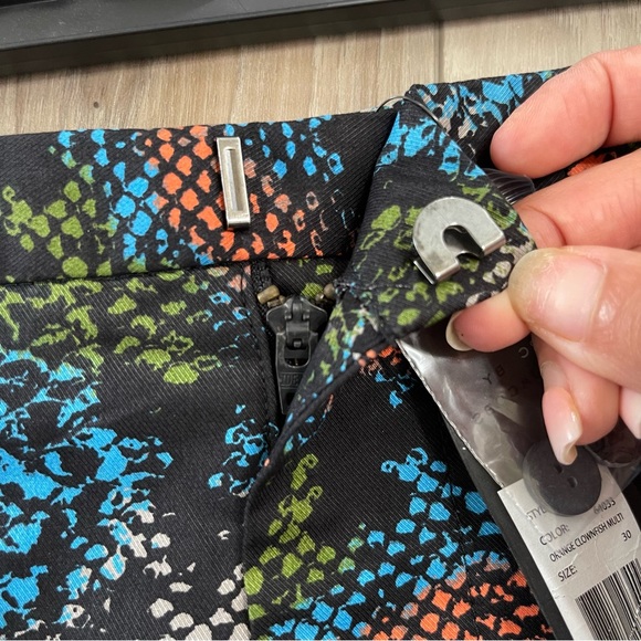 Marc by Marc Jacobs men’s shorts mid rise orange clownfish multi pattern - Picture 8 of 8